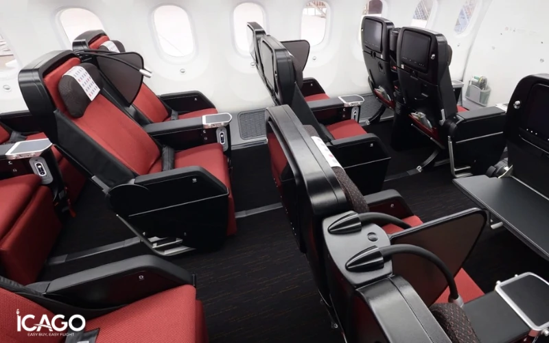 Chỗ ngồi trên máy bay của Japan Airlines rộng rãi, thoải mái